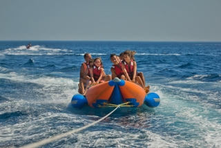 Sesión de banana boat en Marina San Miguel, 12min