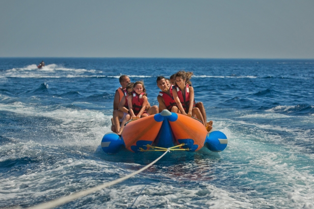 Sesión de banana boat en Marina San Miguel, 12min