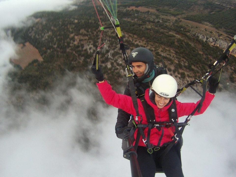 Vuelo en parapente biplaza por Ager Vuelo en parapente biplaza por Ager