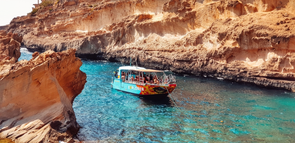 Surcando el Mediterráneo con nuestra embacación Surcando el Mediterráneo con nuestra embacación