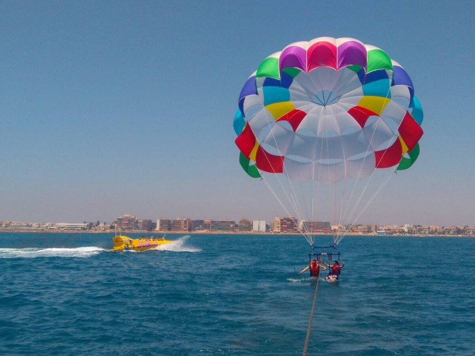 Parasailing por las playas de Torrevieja Parasailing por las playas de Torrevieja