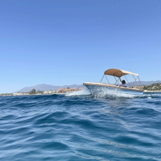 Renta de barco sin licencia Puerto de Banús 8h