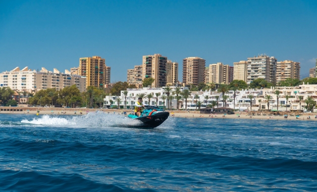 Pilota una jet ski en Aguadulce