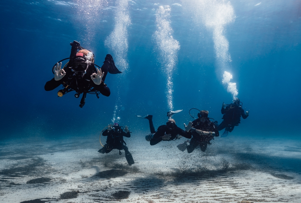 Disfruta de un bautismo de buceo en Cala Galdana