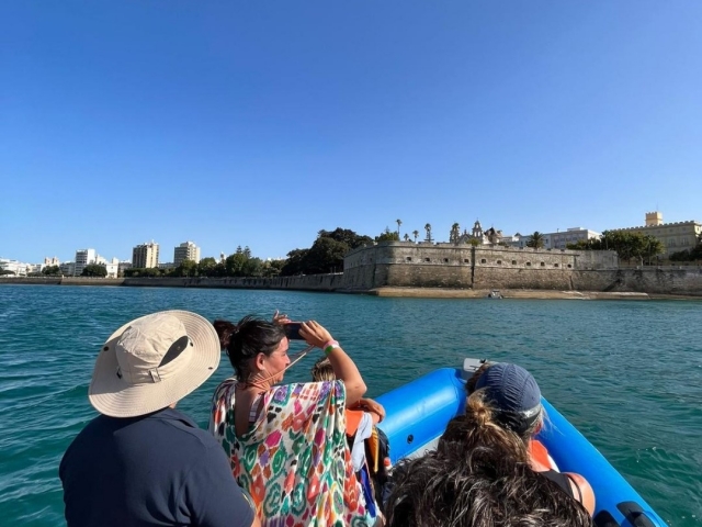 Ruta en barco por ponienle Puerto de Cádiz, 1'5h