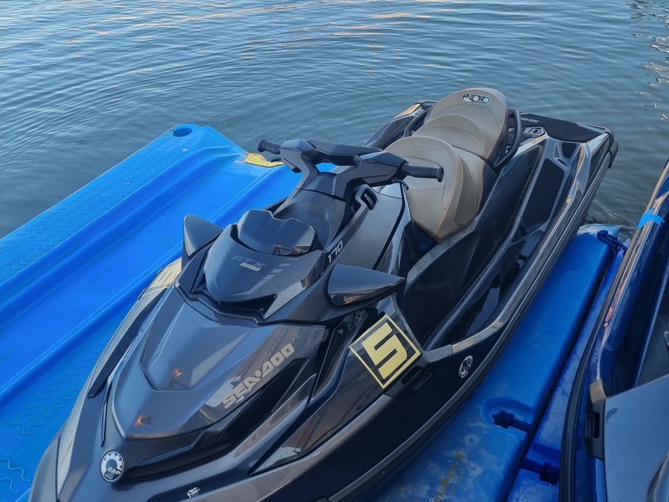 Jet ski Sea-Doo RXT-X Jet ski Sea-Doo RXT-X