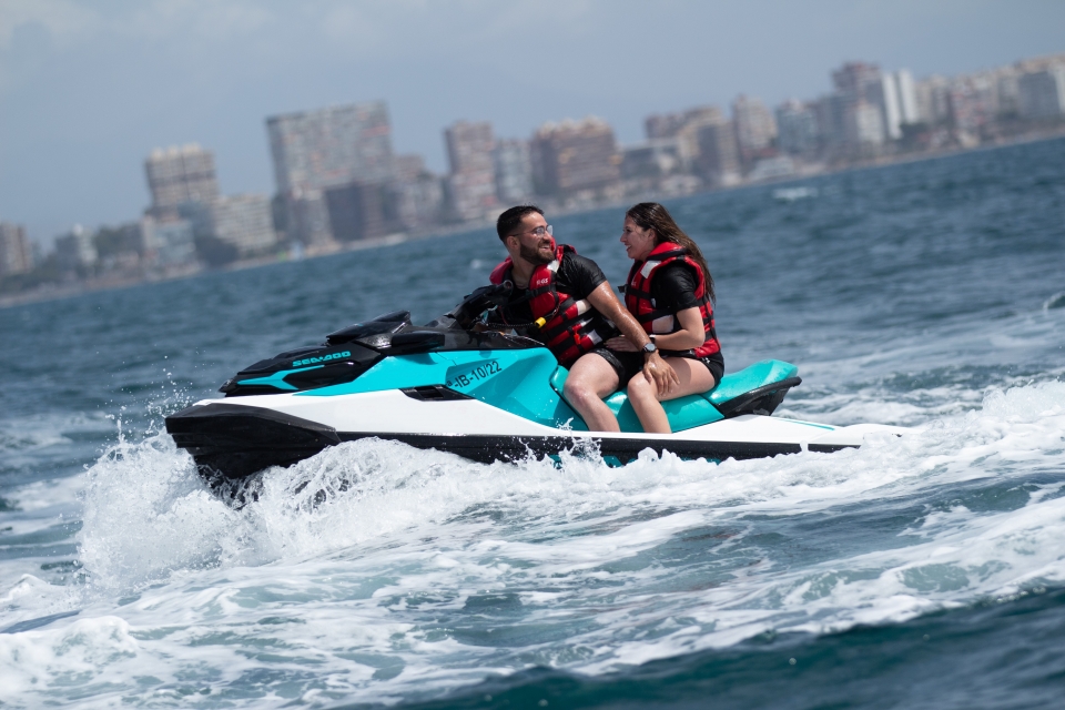 Jet skis en la costa de Almería Jet skis en la costa de Almería
