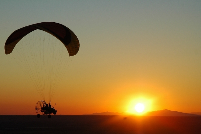  paramotor al atardecer 