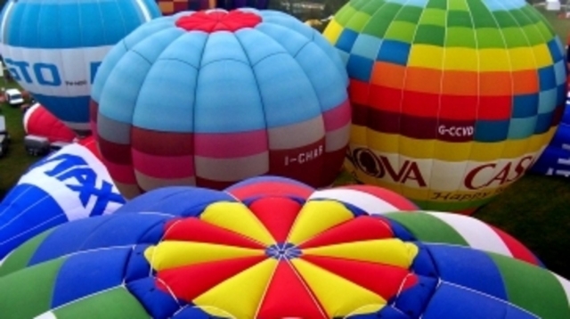  Globos aerostáticos de colores 