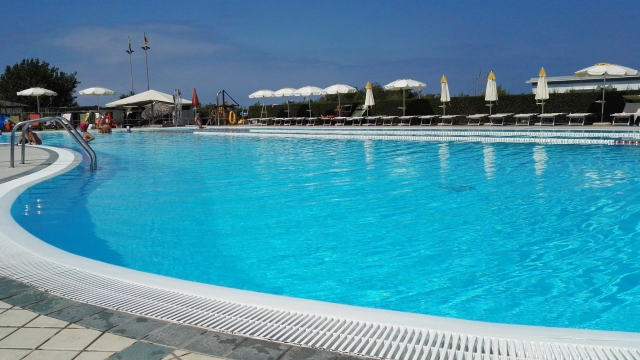 e-17277-piscina-qp15039150254257.jpg