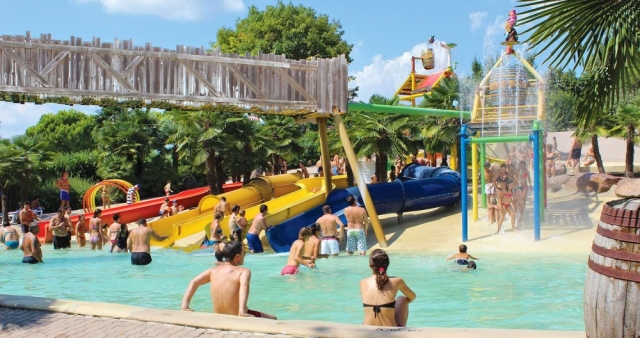 La playa de la laguna de agua 