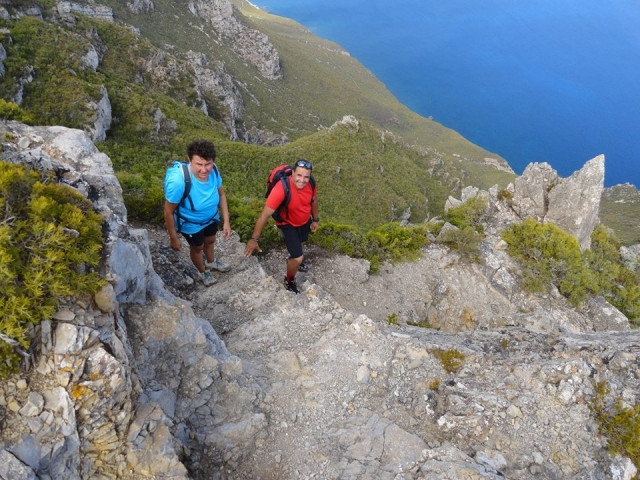  a lo largo de las rocas sicilianas 