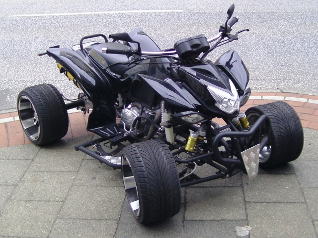  Un cuatrimoto 