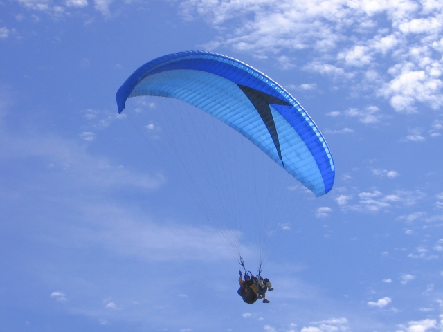  Parapenle en vuelo 
