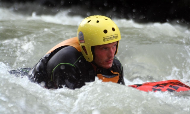  En el agua del río Noce 
