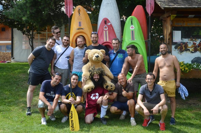  Foto de grupo con el kayak 