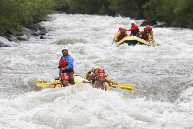  Rafting en compañía 