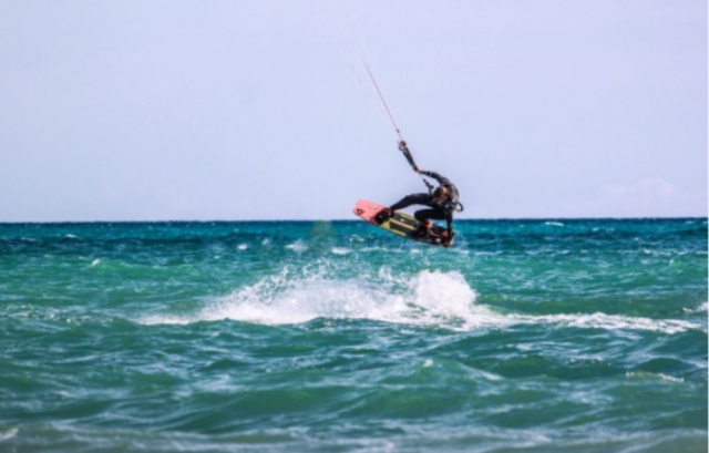 Kitesurf en el mar