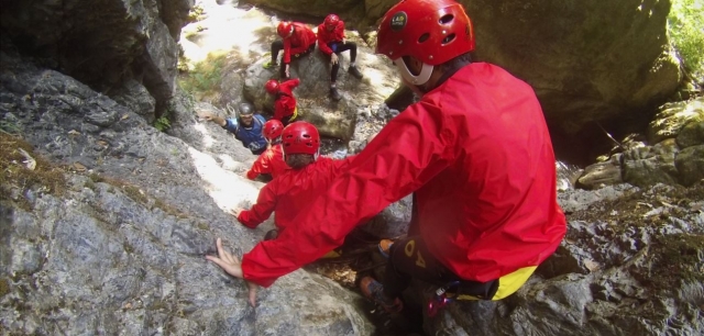  Entre las rocas 