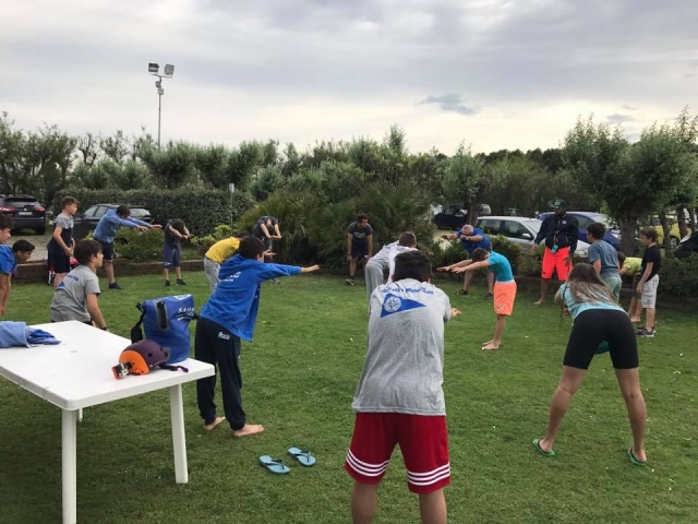  un poco de ejercicio antes de empezar a hacer deporle 