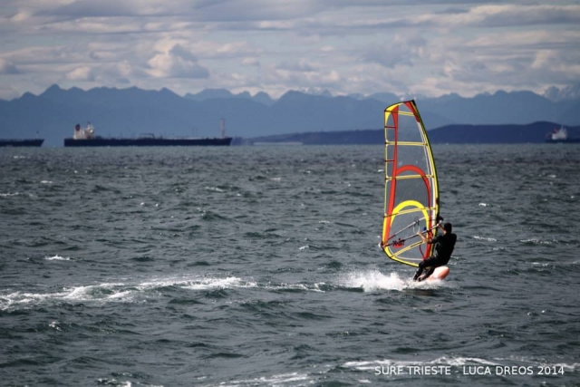  Diviértele haciendo windsurf 