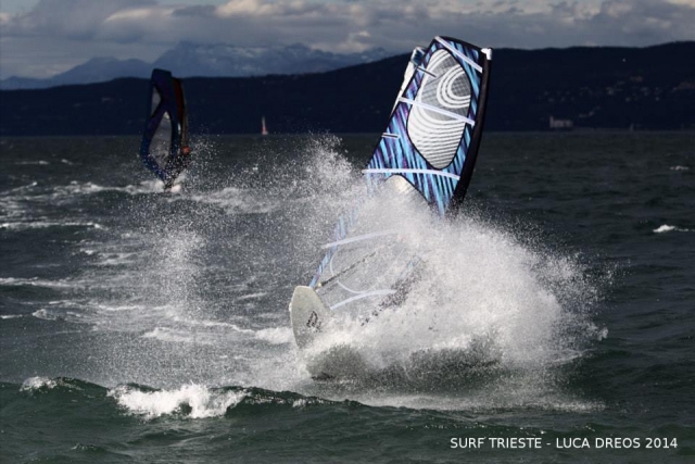  Subir las olas con windsurf 