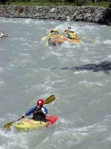  Diviértele con el kayak y el rafting 