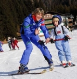  Un instructor de esquí amigable 