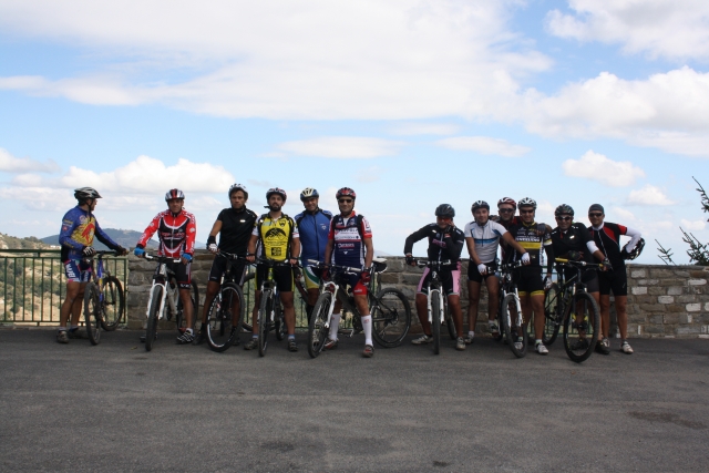  Grupo en bicicletas de cerro 