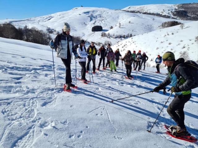  todos con raquetas de nieve 
