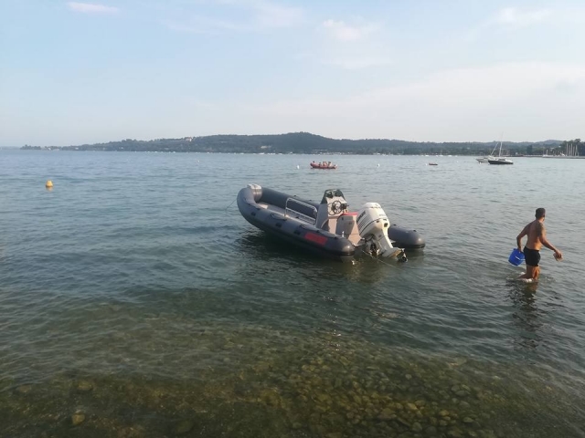  Uno de los botes inflables usados 