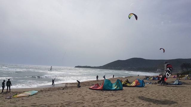  Kitesurfer en la playa 