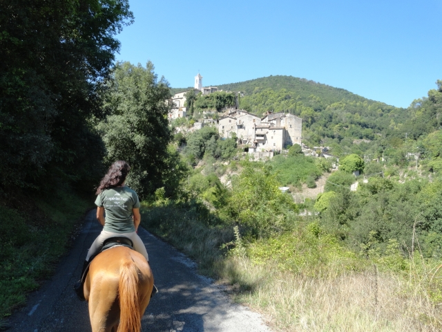  Montebuono a caballo 