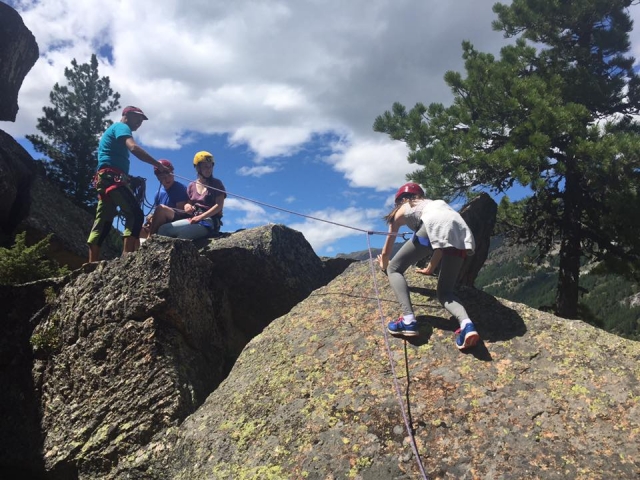  Por las paredes rocosas 