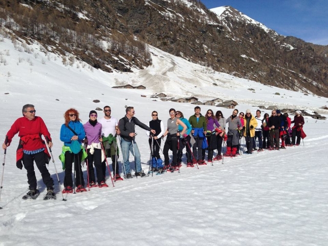  Raquetas de nieve en grupo 