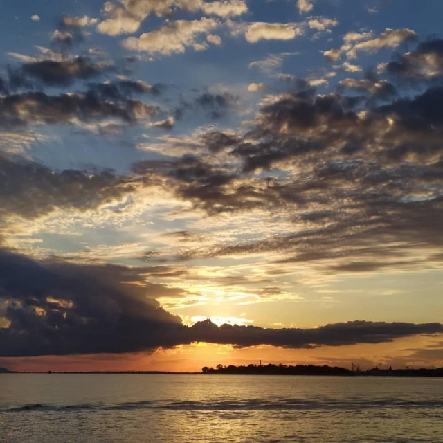 la laguna al atardecer 