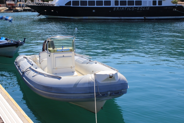  Uno de nuestros botes 