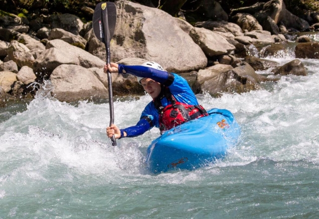  en kayak en el río 