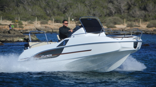 Con el Flyer Sun Deck en el lago 