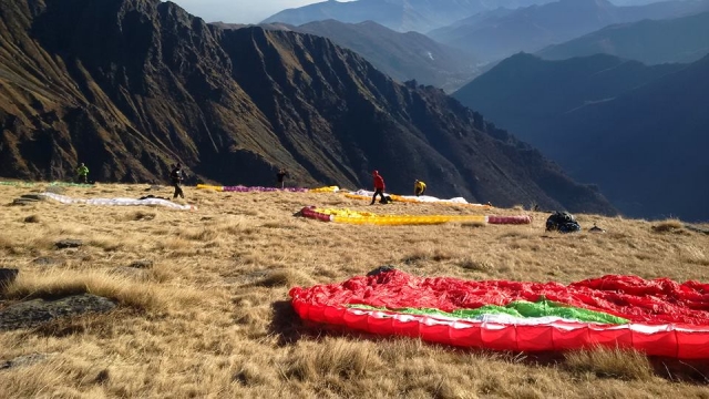  Vuelo en grupo en parapenle 