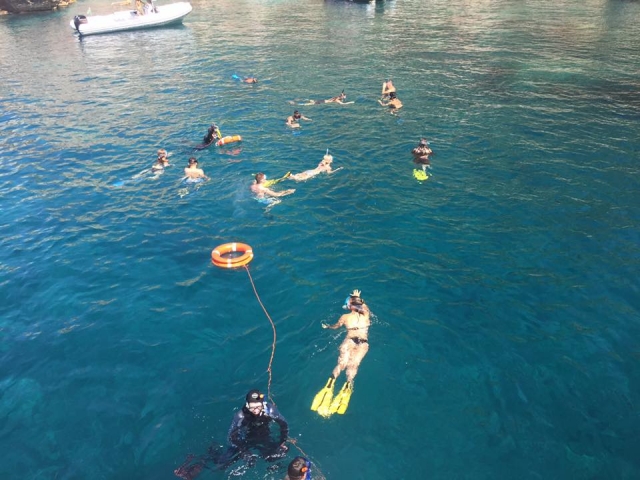  hacer snorkel en nuestro centro 