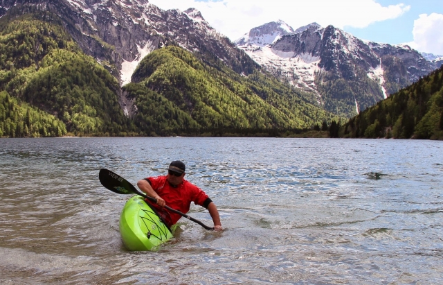  marcha atrás en un kayak