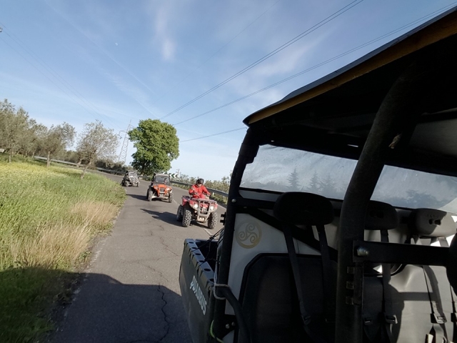  Primero por la carretera y luego por la tierra 