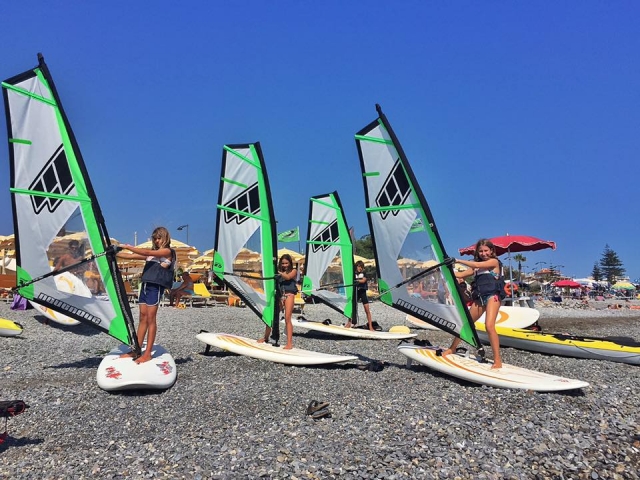  Cursos de windsurf para niños