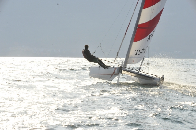  ¡avance! solo en el catamarán 