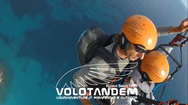  parapenle sobre el mar alassio savona 