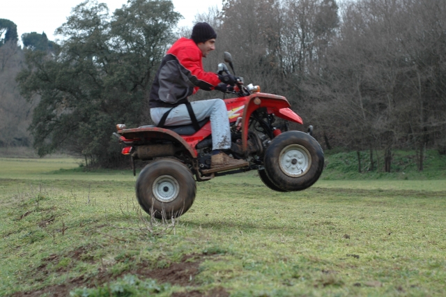  Cuatrimoto en plena naturaleza 