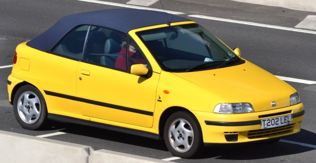  Renta de carro Fiat Punto Cabrio