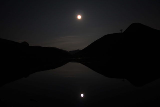  Lago Scaffaiolo con luna llena 