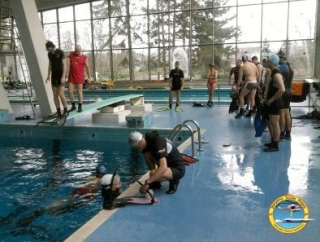  Clases de enseñanza en la alberca 